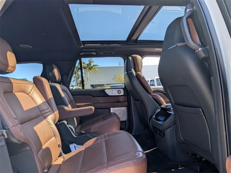 2022 Lincoln Navigator 4th Gen - Image 17 of 21
