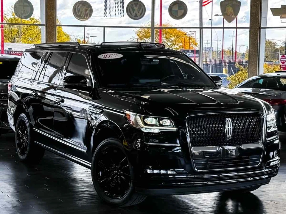 2022 Lincoln Navigator 4th Gen - Image 2 of 21