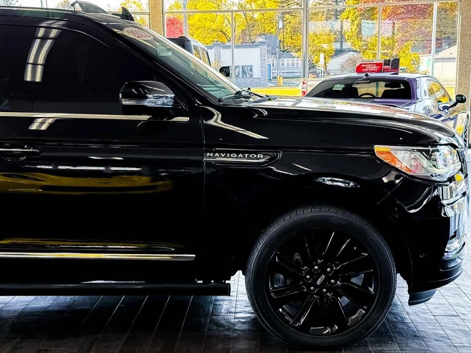 2022 Lincoln Navigator 4th Gen - Image 17 of 21