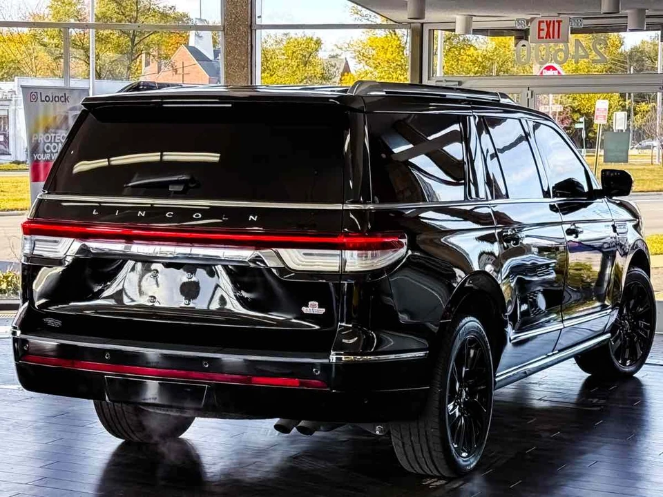2022 Lincoln Navigator 4th Gen - Image 15 of 21