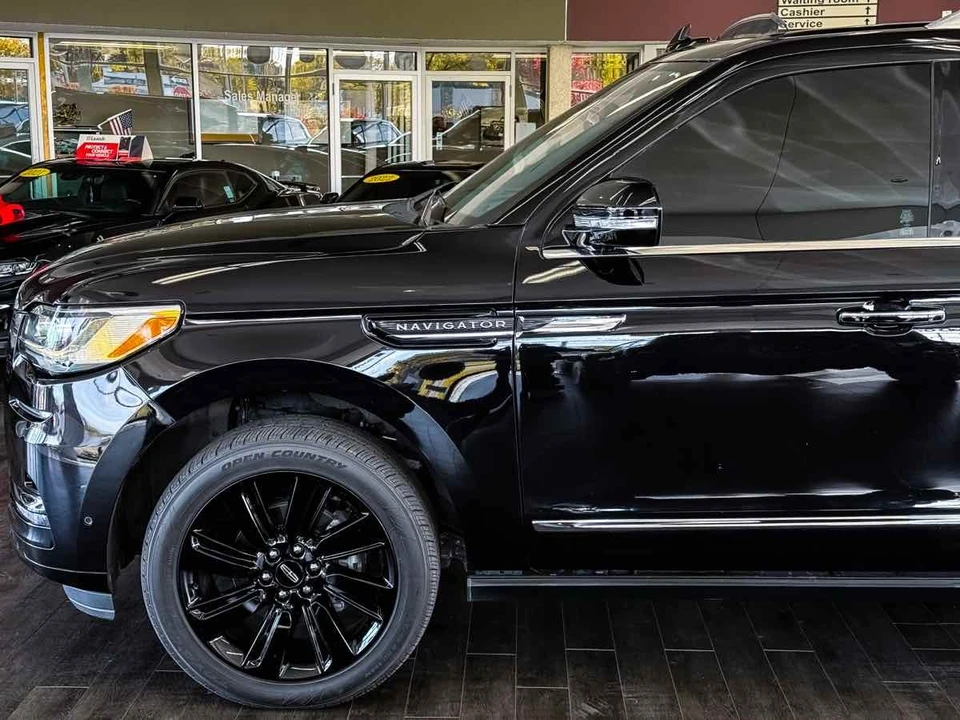 2022 Lincoln Navigator 4th Gen - Image 9 of 21