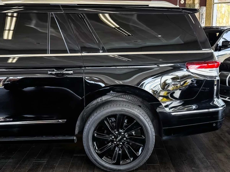 2022 Lincoln Navigator 4th Gen - Image 11 of 21