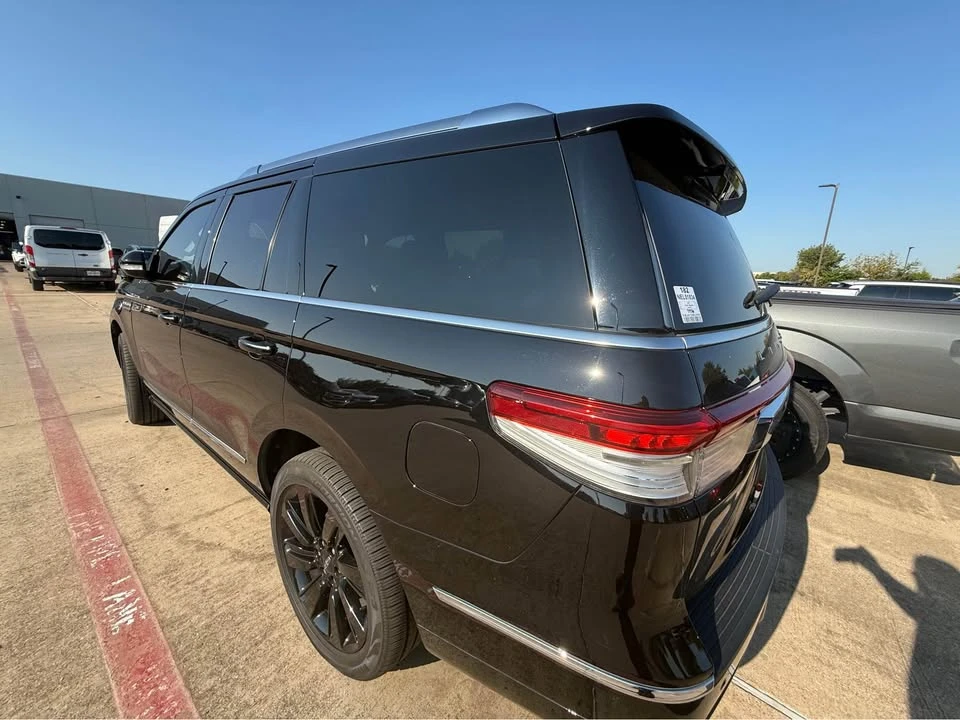 2022 Lincoln Navigator 4th Gen - Image 5 of 8