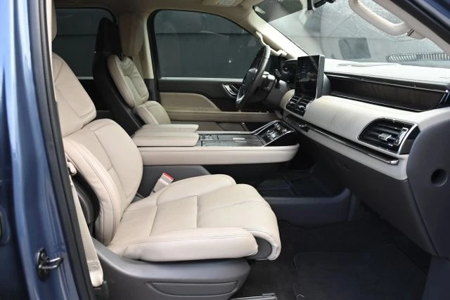 2022 Lincoln Navigator 4th Gen - Image 16 of 21