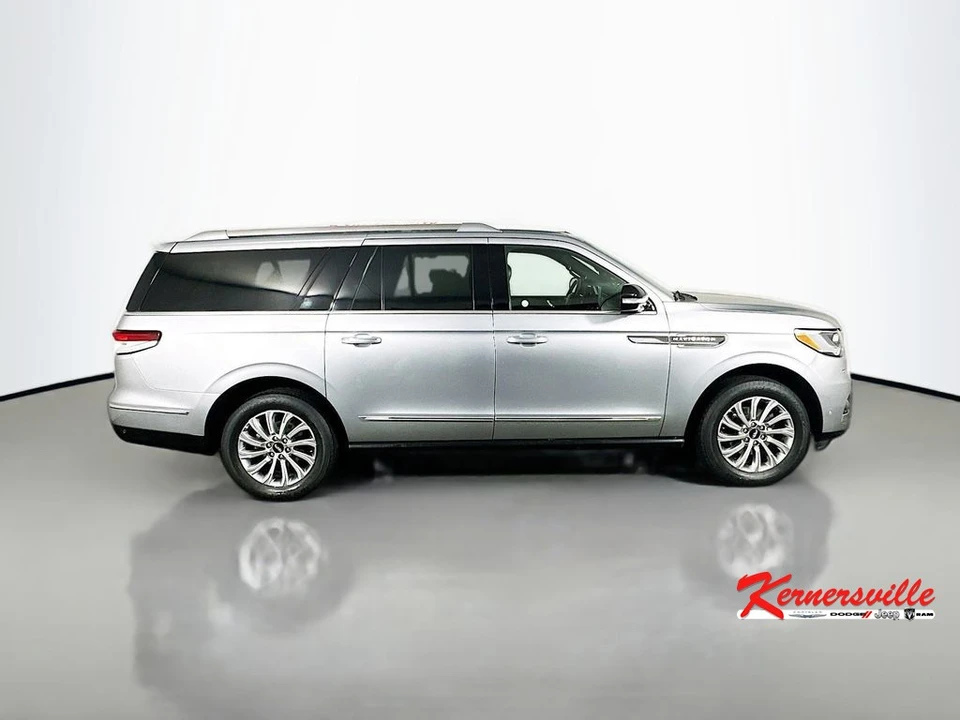 2022 Lincoln Navigator 4th Gen - Image 8 of 12