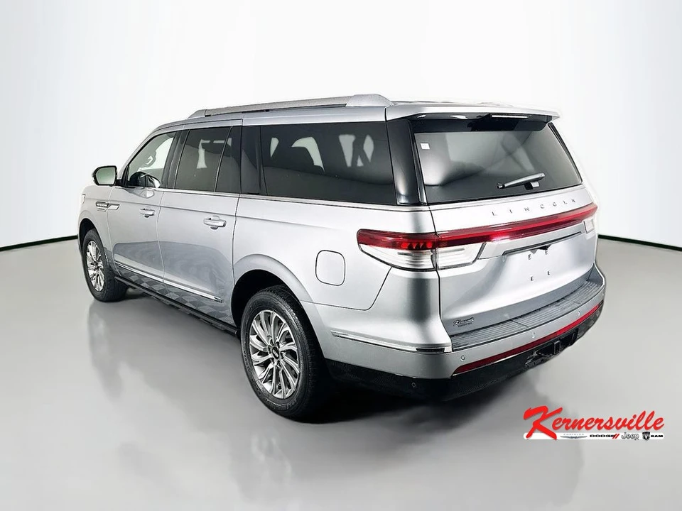 2022 Lincoln Navigator 4th Gen - Image 5 of 12