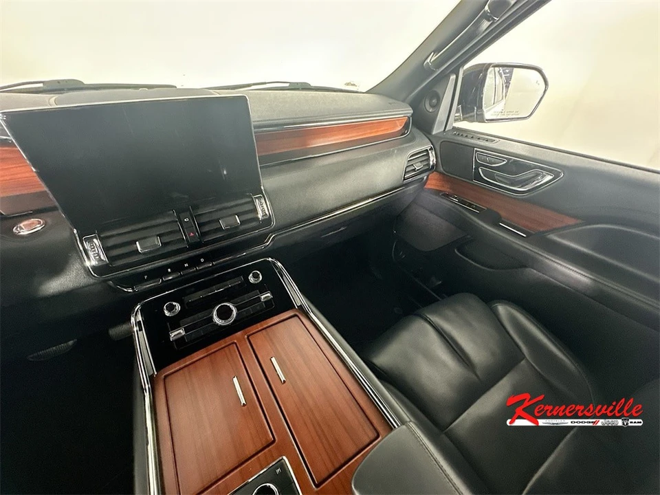 2022 Lincoln Navigator 4th Gen - Image 11 of 21