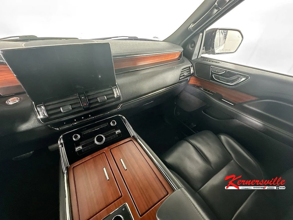 2022 Lincoln Navigator 4th Gen - Image 11 of 12