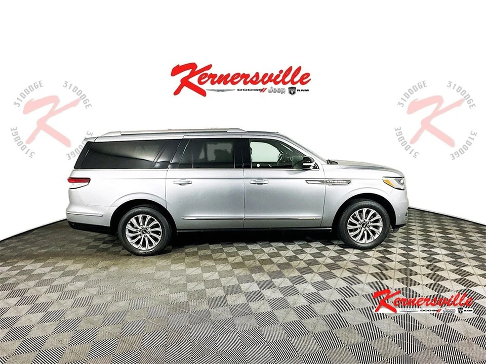 2022 Lincoln Navigator 4th Gen - Image 8 of 21