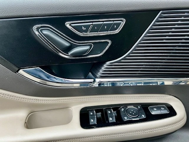 2022 Lincoln Corsair - Image 13 of 16