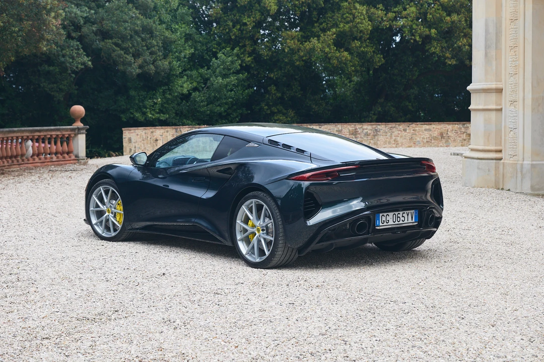 2022 Lotus Emira - Image 14 of 31