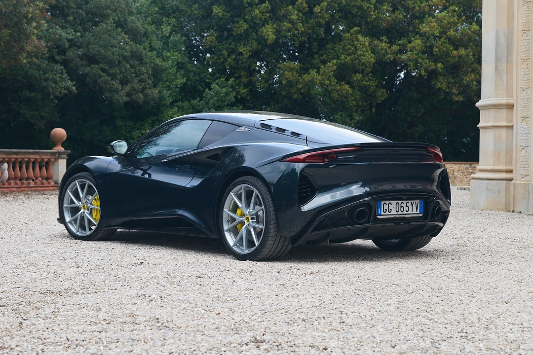 2022 Lotus Emira - Image 5 of 31