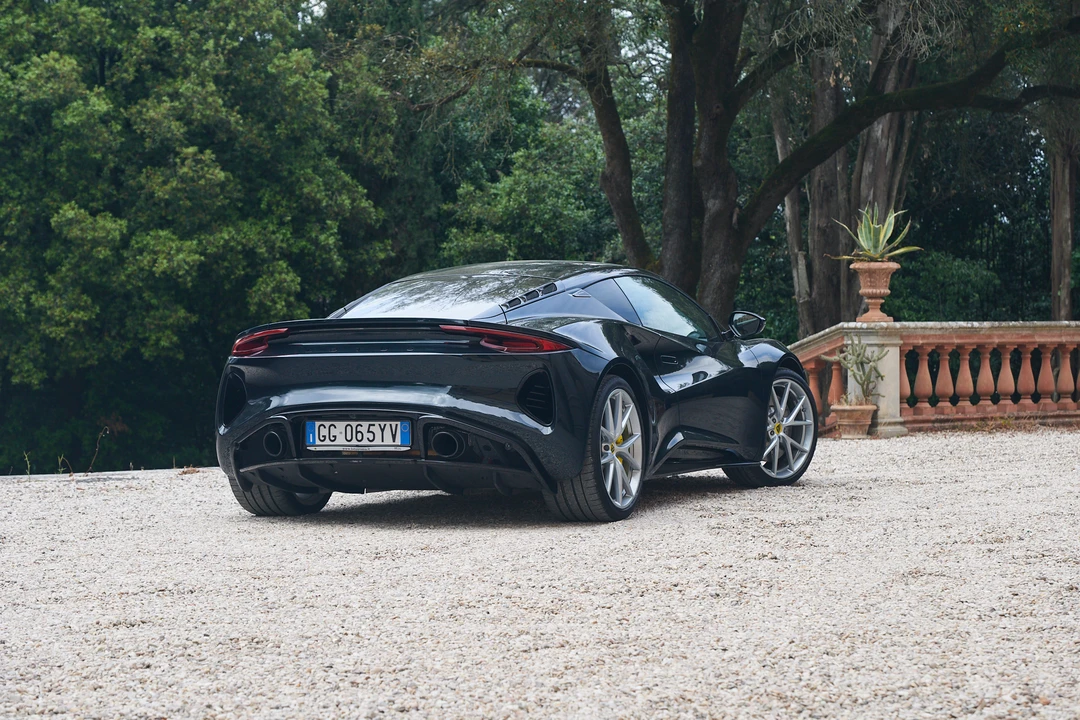 2022 Lotus Emira - Image 15 of 31