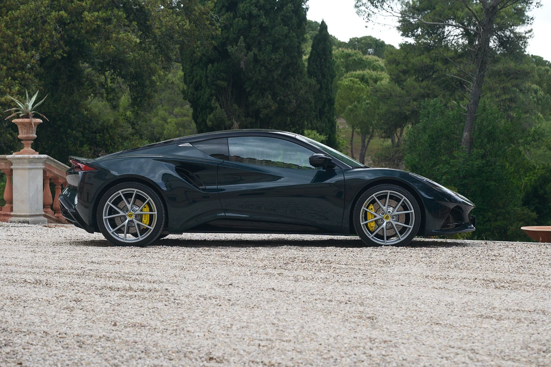 2022 Lotus Emira - Image 16 of 31
