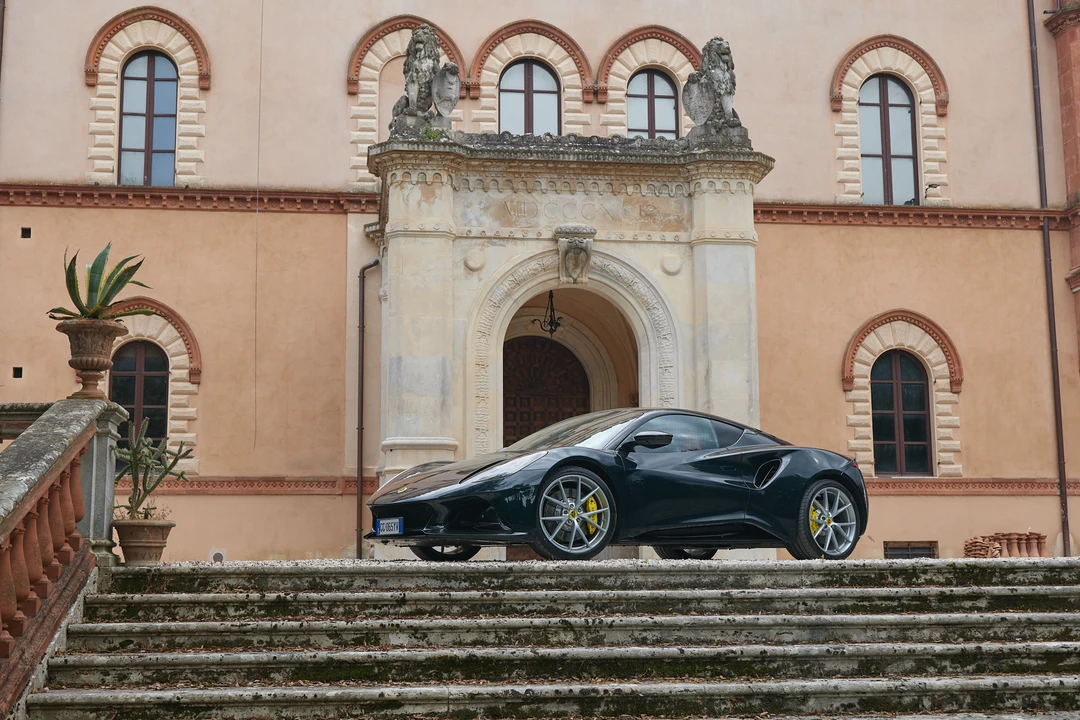 2022 Lotus Emira - Image 19 of 31
