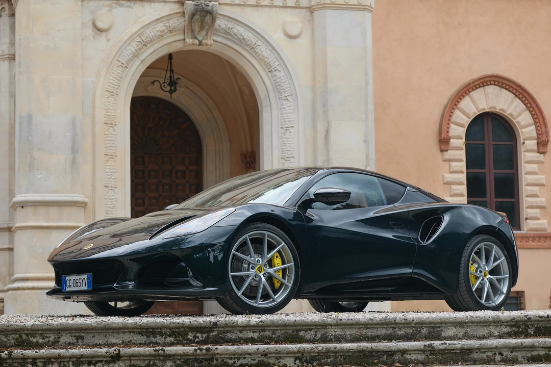 2022 Lotus Emira - Image 20 of 31