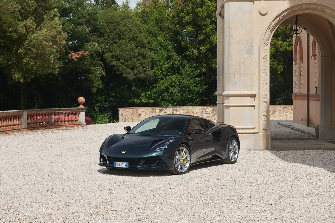 2022 Lotus Emira - Image 18 of 31
