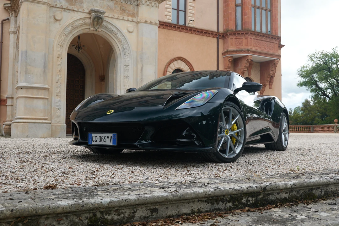 2022 Lotus Emira - Image 3 of 31