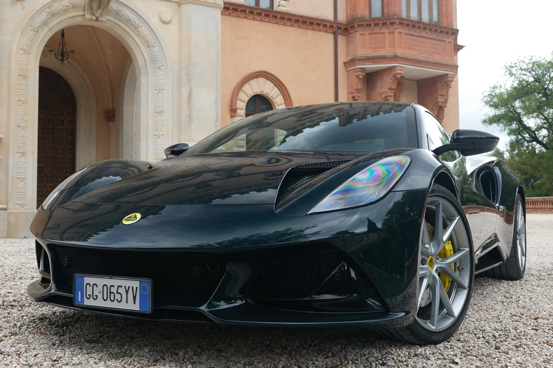 2022 Lotus Emira - Image 25 of 31
