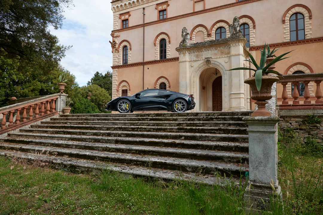 2022 Lotus Emira - Image 26 of 31