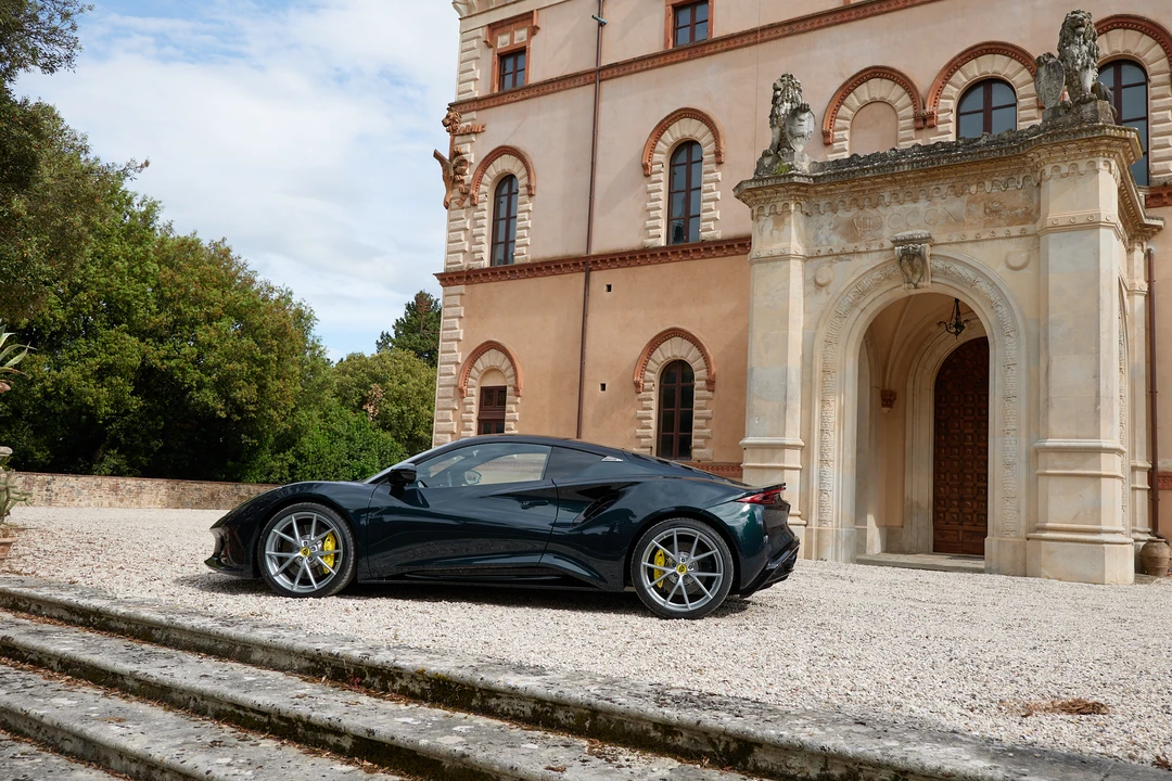 2022 Lotus Emira - Image 27 of 31