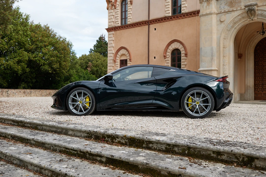 2022 Lotus Emira - Image 28 of 31
