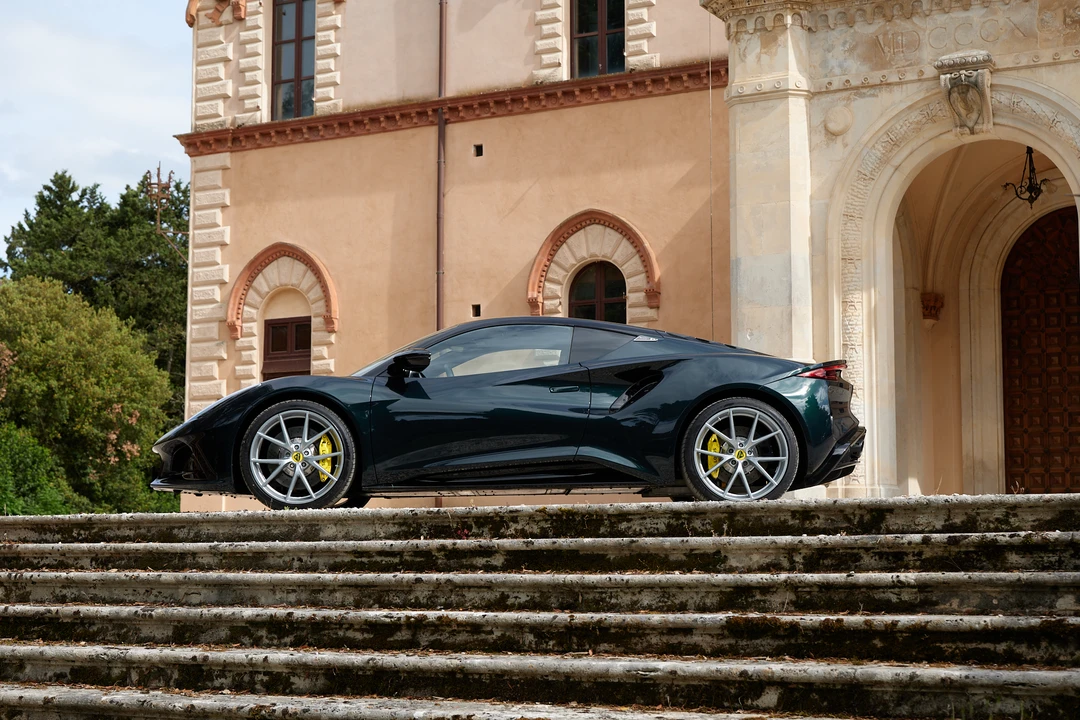 2022 Lotus Emira - Image 29 of 31