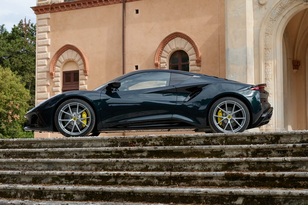 2022 Lotus Emira - Image 4 of 31