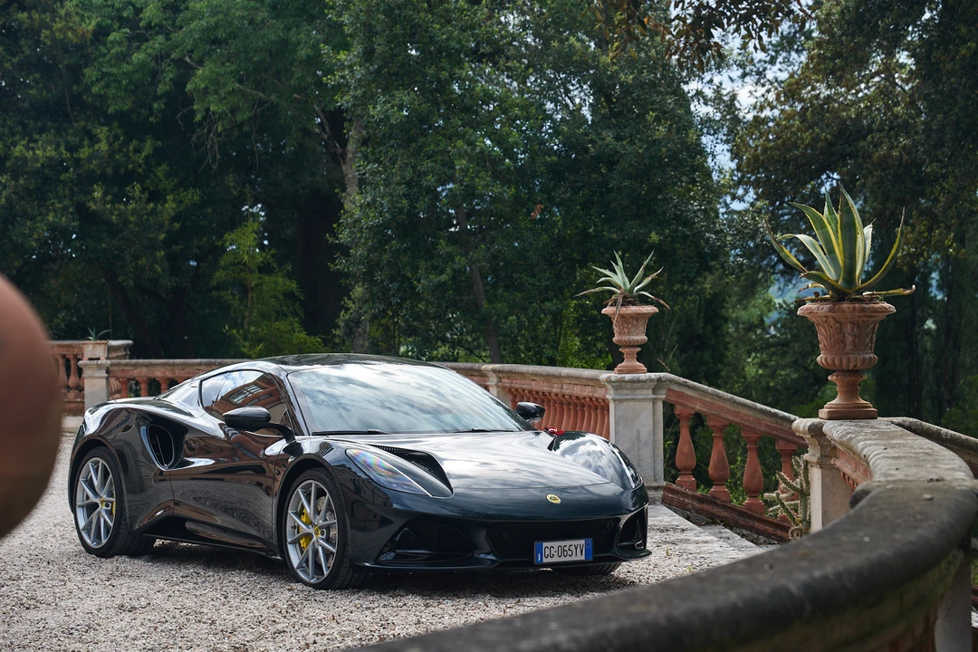 2022 Lotus Emira - Image 9 of 31