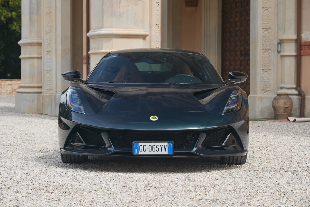 2022 Lotus Emira - Image 2 of 31