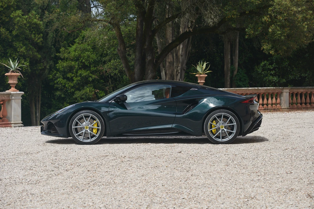 2022 Lotus Emira - Image 30 of 31