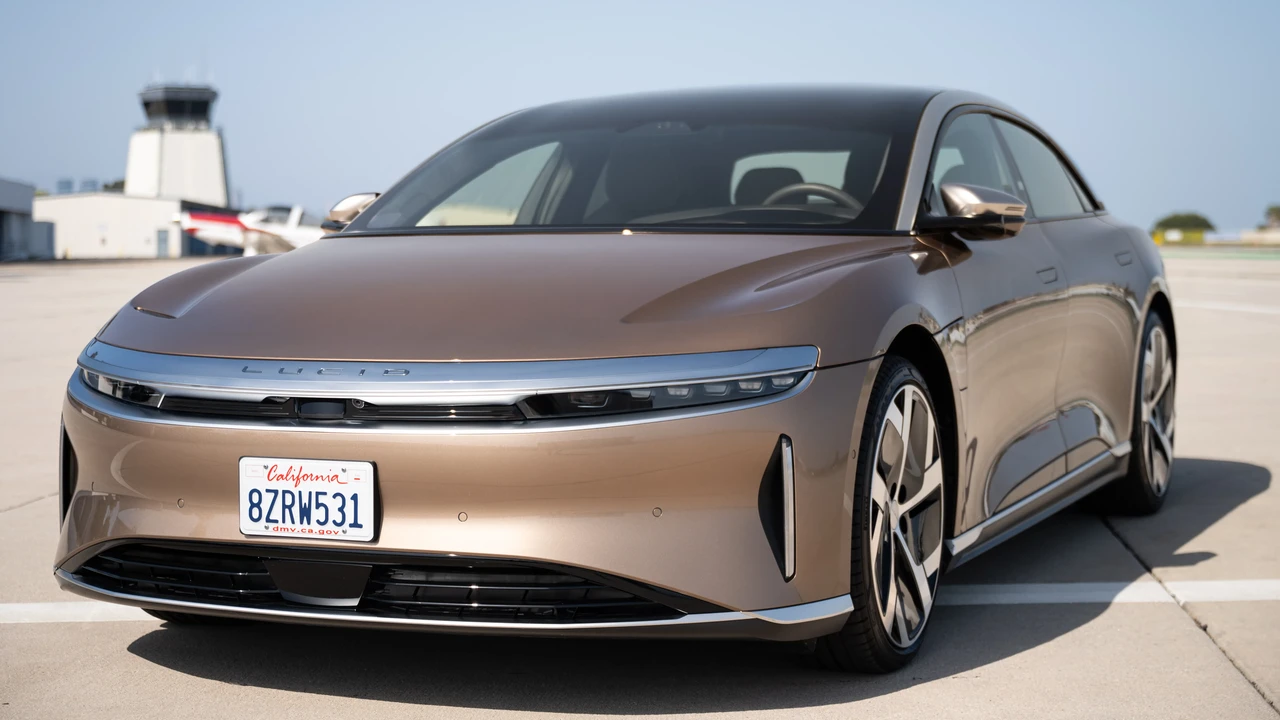2022 Lucid Air - Image 2 of 31