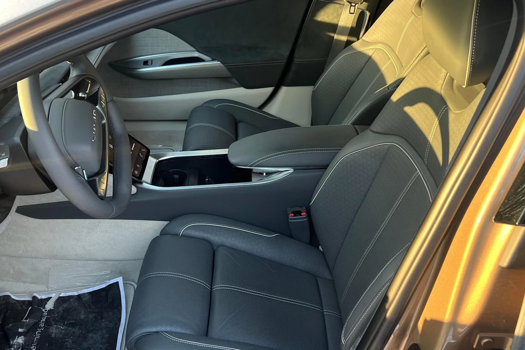 2022 Lucid Air - Image 28 of 31