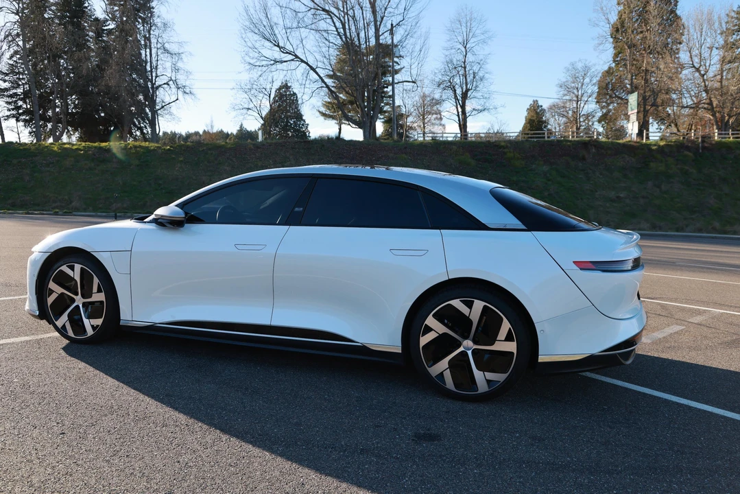 2022 Lucid Air - Image 12 of 31
