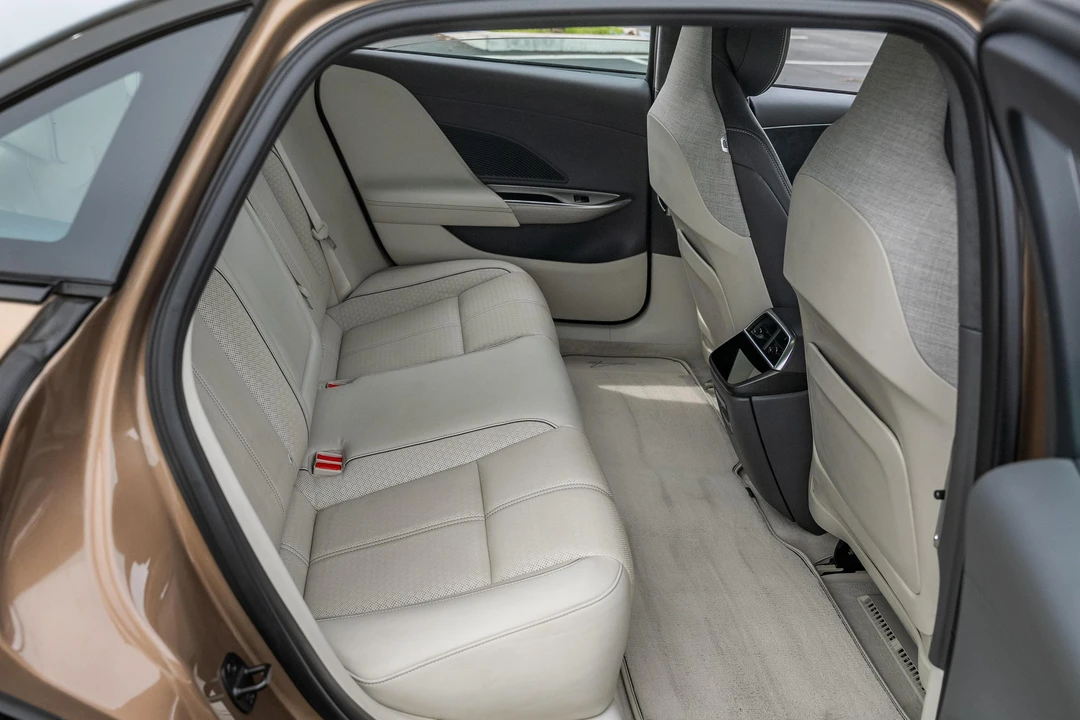 2022 Lucid Air - Image 25 of 31