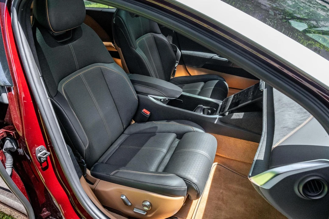 2022 Lucid Air - Image 28 of 31
