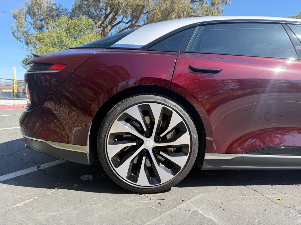 2022 Lucid Air - Image 28 of 31