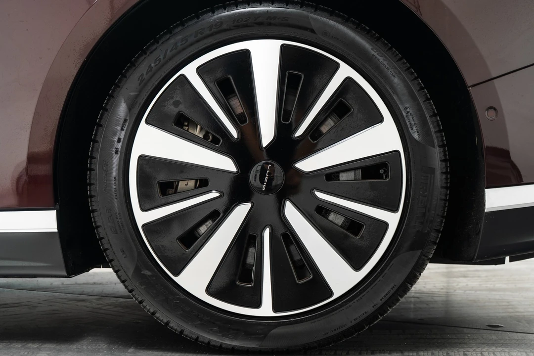 2022 Lucid Air - Image 11 of 12