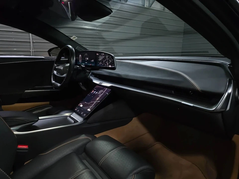 2022 Lucid Air - Image 11 of 12