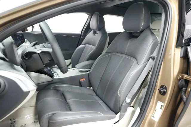 2022 Lucid Air - Image 16 of 21