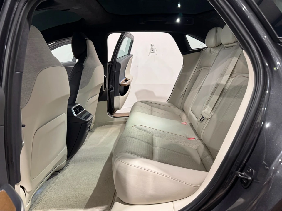 2022 Lucid Air - Image 15 of 21
