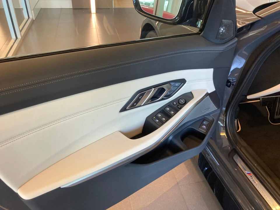 2022 BMW 3 Series - Image 9 of 12