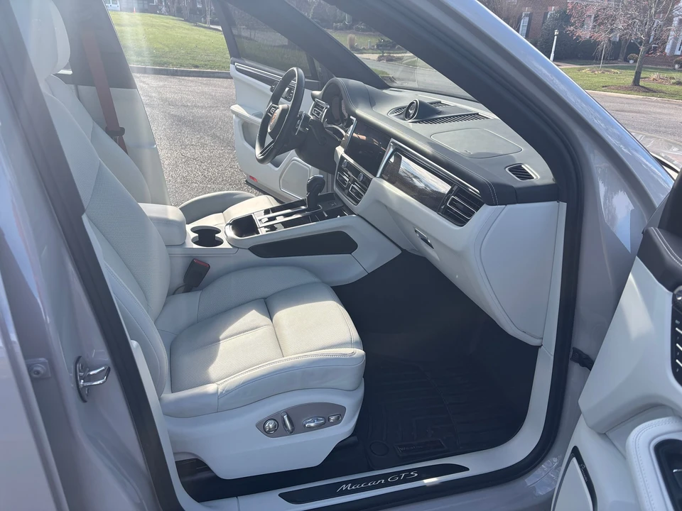 2022 Porsche Macan GTS - Image 10 of 20
