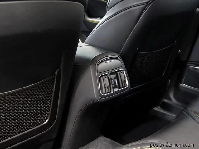 2022 Maserati Levante - Image 16 of 21