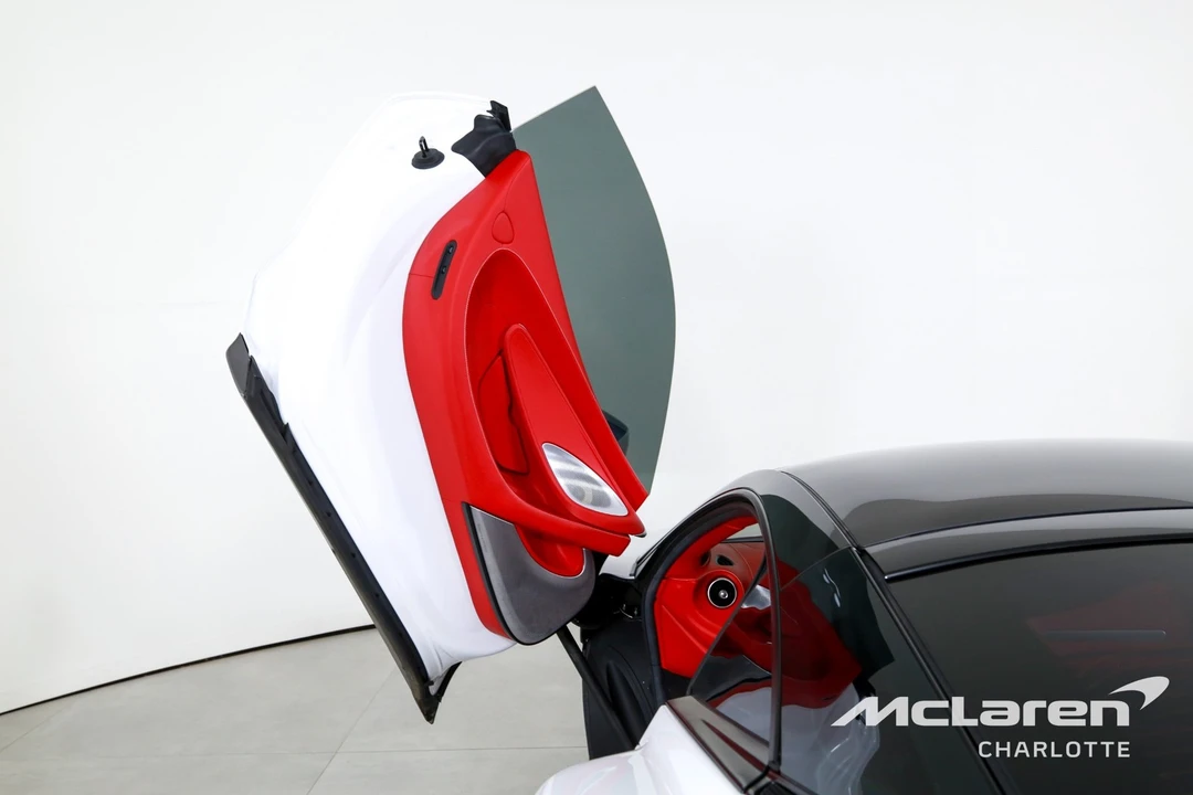 2022 McLaren GT - Image 11 of 12