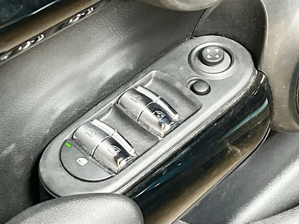 2022 Mini Mini Cooper S 3rd Gen - Image 9 of 14