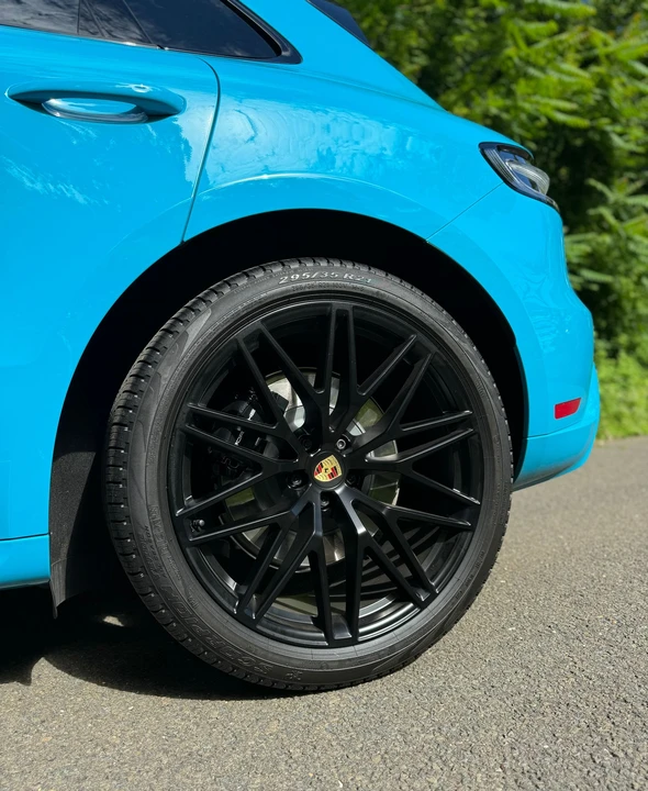 2022 Porsche Macan GTS - Image 16 of 18