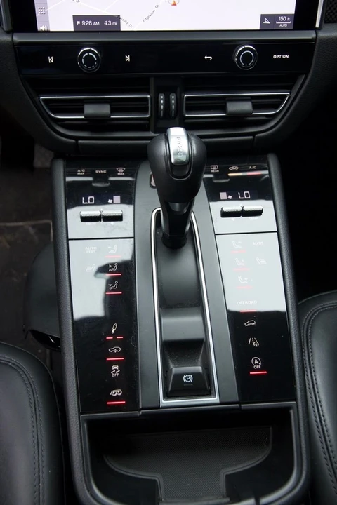 2022 Porsche Macan GTS - Image 17 of 24