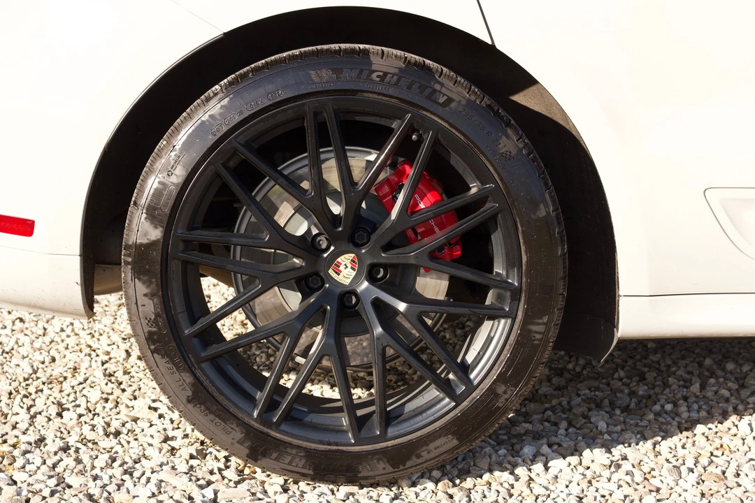 2022 Porsche Macan GTS - Image 10 of 24