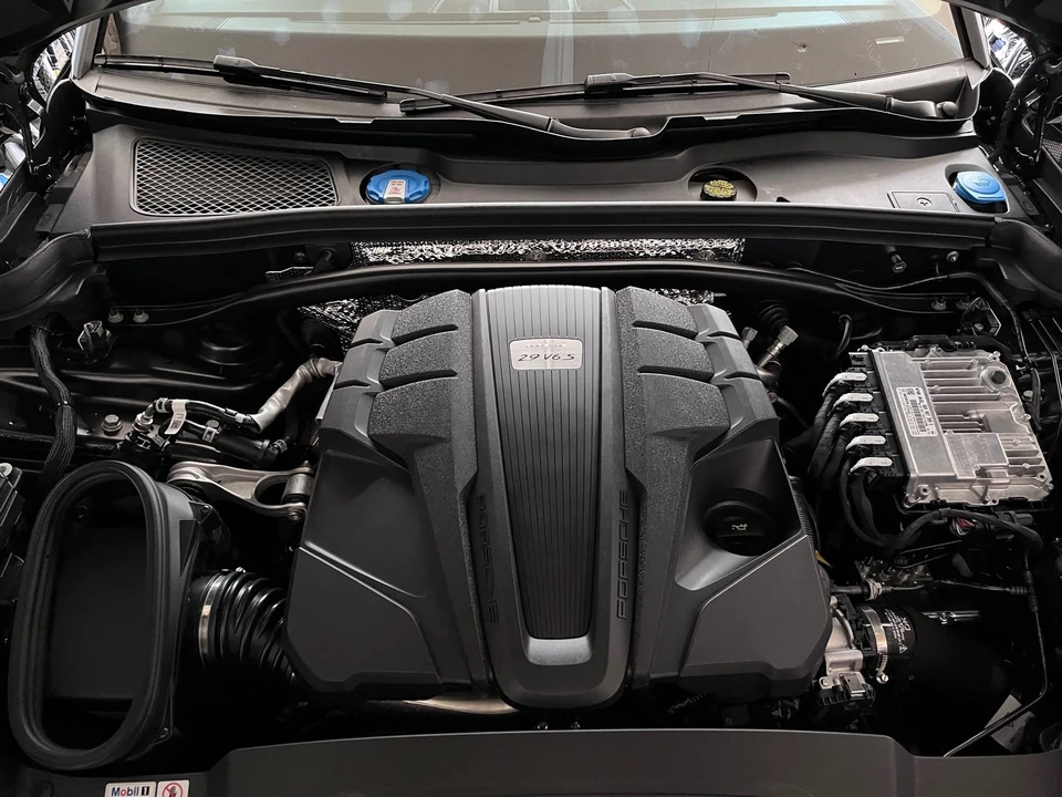 2022 Porsche Macan S - Image 12 of 13
